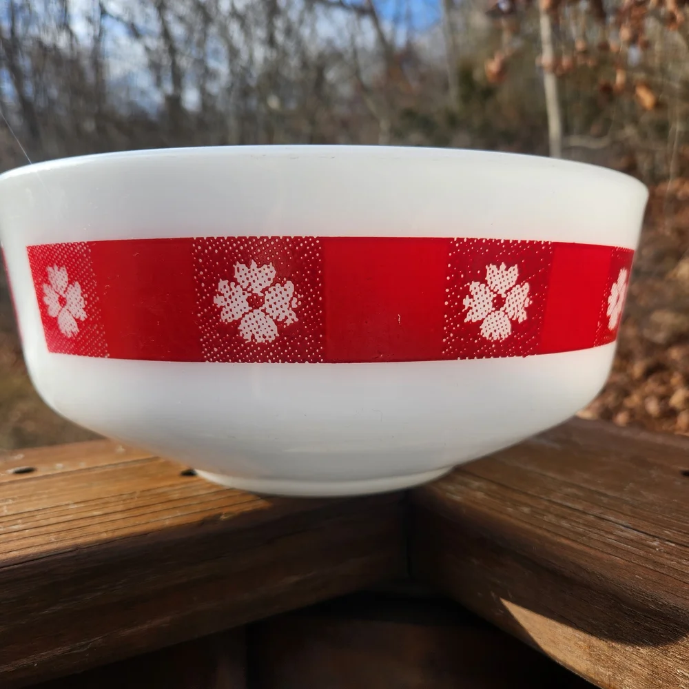 Vintage Federal Glass Milkglass 9.5